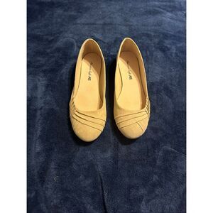 NWOT American Eagle Outfitters Women's Tan Flats SIZE 8.5